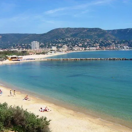 2 Pieces Avec Terrasse Au Lavandou, Proche - Fr-1-251-289