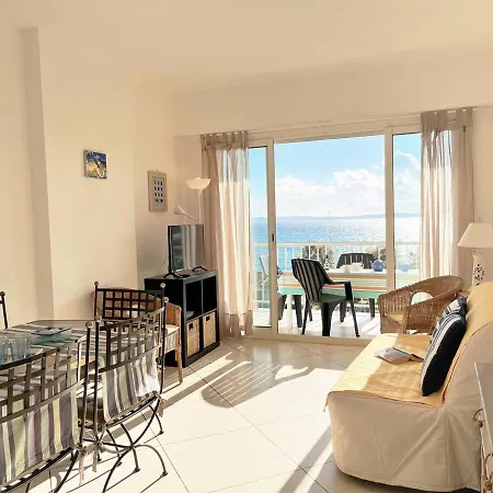 2 Pieces Avec Terrasse Au Lavandou, Proche - Fr-1-251-289 Apartment *