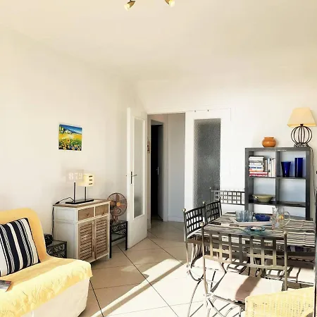 2 Pieces Avec Terrasse Au Lavandou, Proche - Fr-1-251-289 Le Lavandou